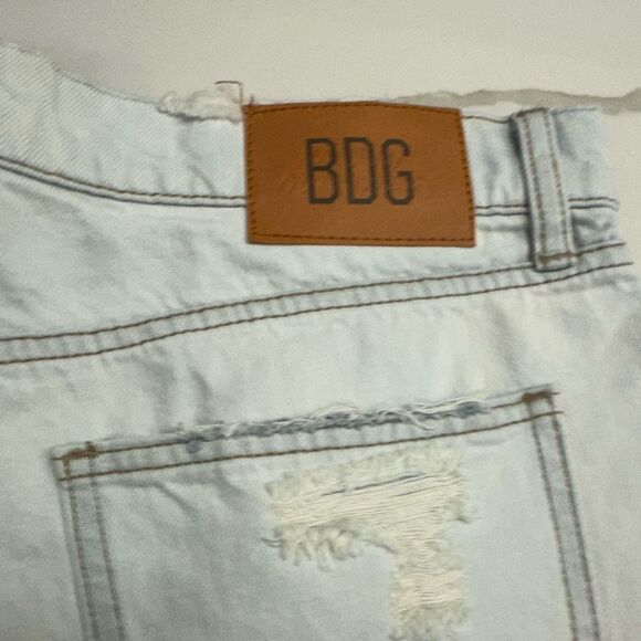 BDG denim Jean shorts Bermuda distressed size 32 - Picture 3 of 7